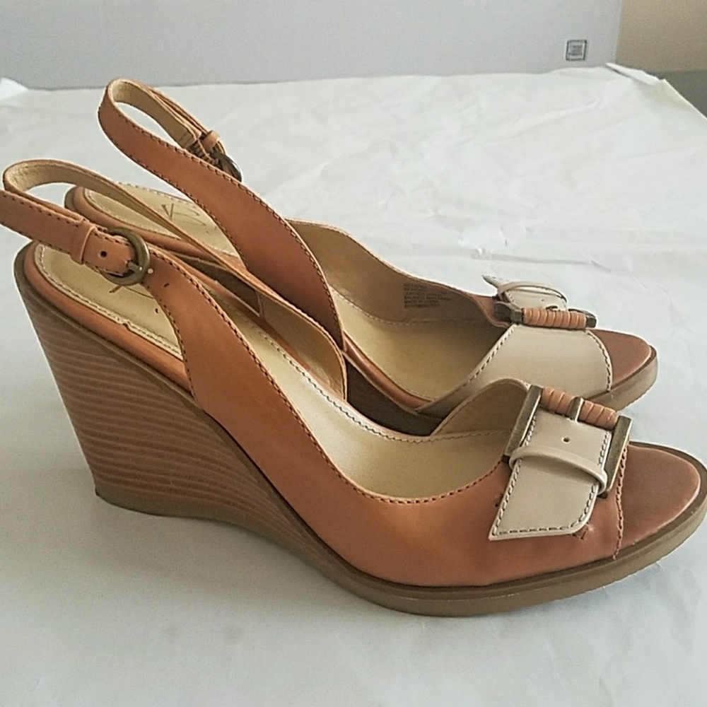B. Makowsky Nude/Tan Patent & Leather Wedge Heels